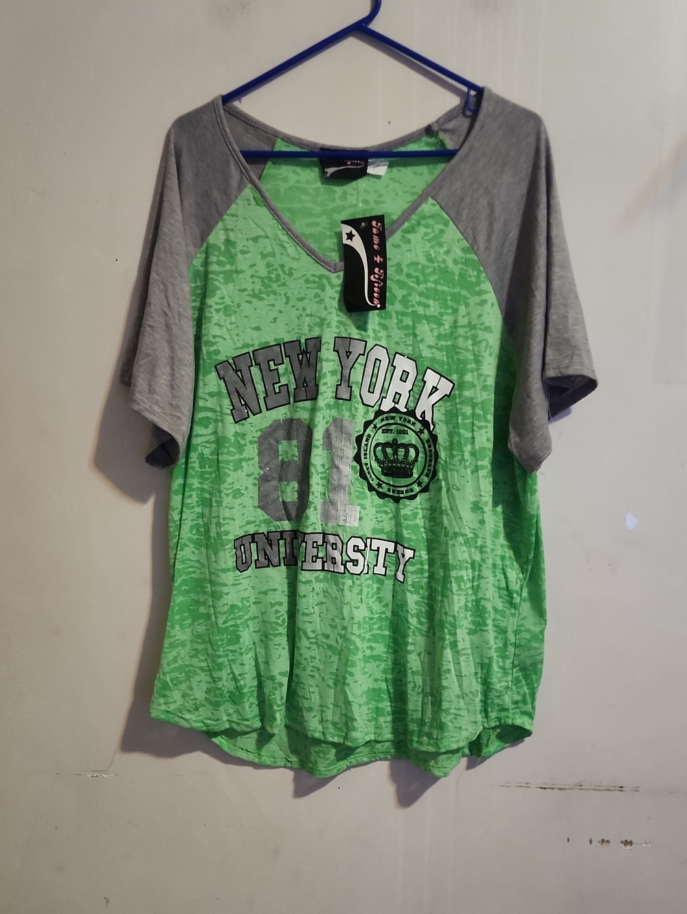 New York University Graphic Raglan Tee - Green/Gray